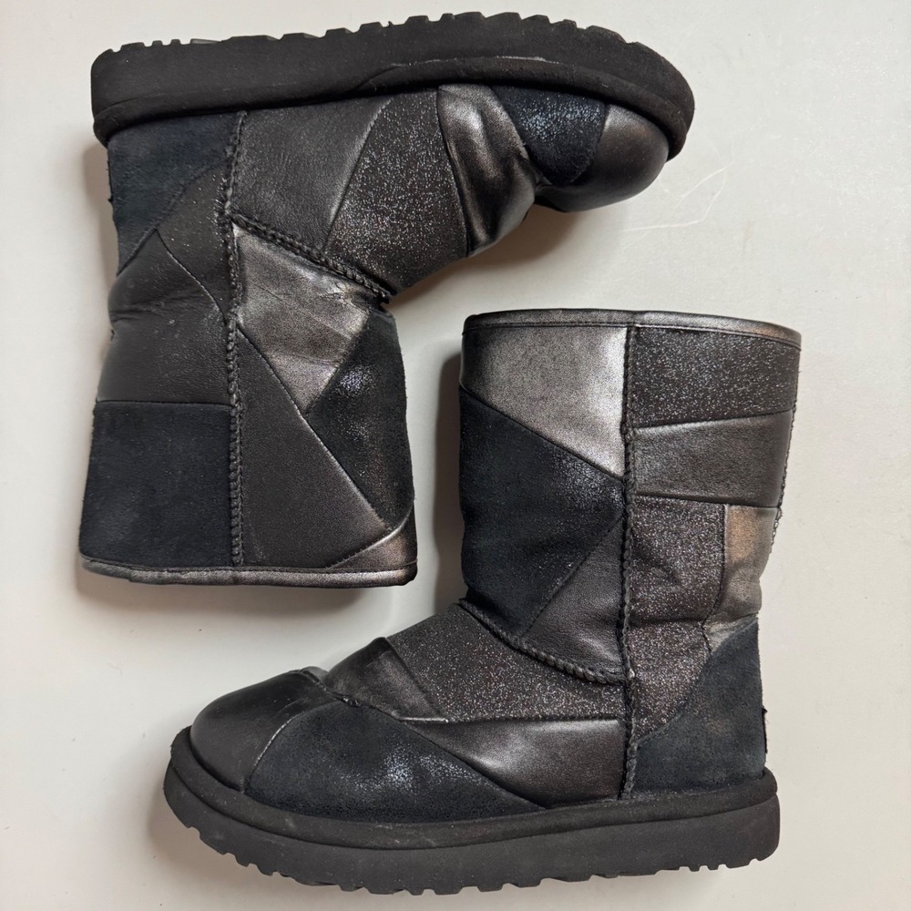UGG Classic Womens Sz 7 Patchwork Metallic Black Silver Shearling Boots Short - Picture 10 of 10